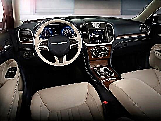 Chrysler 300C sedan - power and luxury