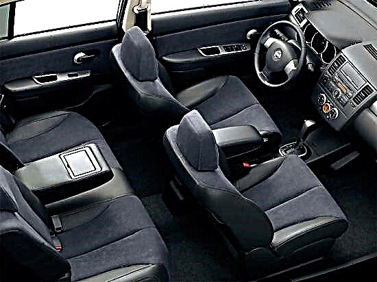 Nissan Tiida hatchback de primera generación