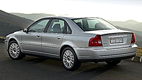 The first incarnation of the Volvo S80