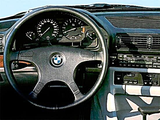 Second generation BMW 7-series (E32)