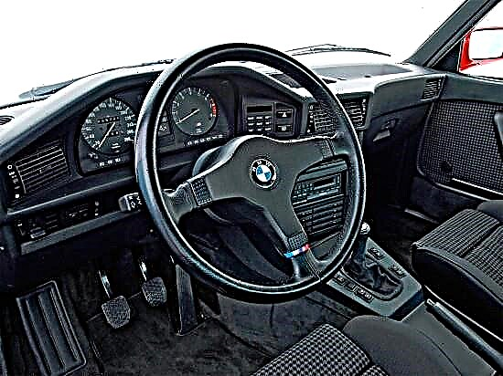 BMW M5 thế hệ đầu tiên
